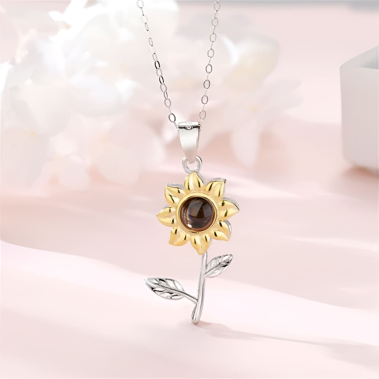 KİŞİYE ÖZEL AY ÇİÇEĞİ ŞEKLİNDE PROJEKSİYON FOTOĞRAFLI KOLYE Gold 2